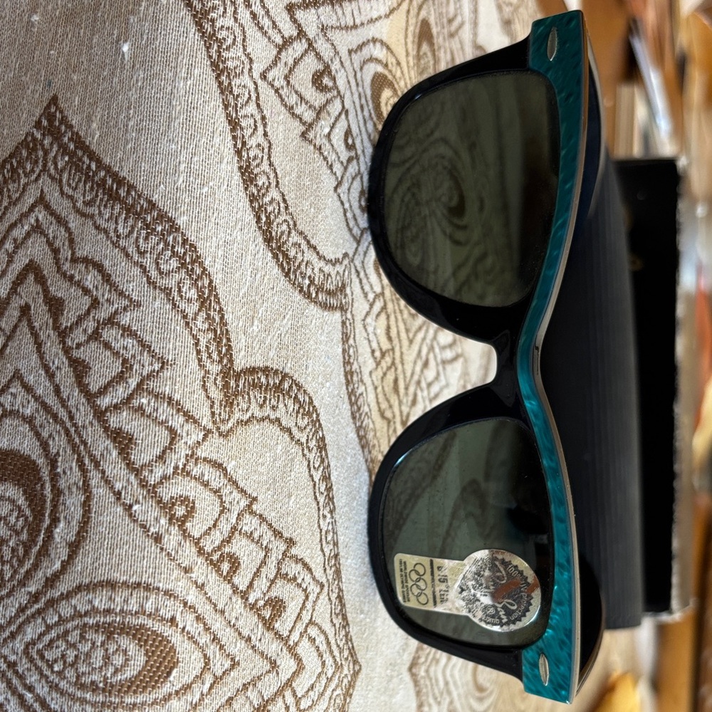 Ray-Ban Wayfarer Street Neat Sunglasses- New with box and case - Picture 5 of 9